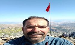 Tunceli’de zirveye tırmanarak Türk bayrağını dikti
