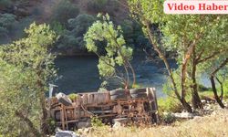 Tunceli Erzincan karayolunda kamyon şarampole devrildi