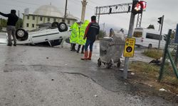 Sivas-Erzincan yolunda kaza: Otomobil takla attı!