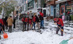 Erzincan'da ekipler tam kadro sahada...