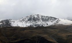 Erzincan’da yüksek kesimlere kar yağdı