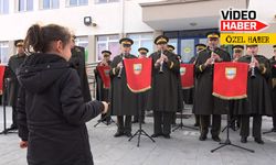 Erzincan’da minik öğrenci askeri bandoyu yönetti