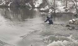 Dalgıçlar kayıp öğretmeni arıyor