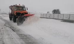 Erzincan yolunda ulaşıma kar engeli