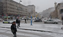 Erzurum'da Yoğun Kar Yağışı: Ulaşımda Güçlükler Yaşanıyor