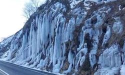 Tunceli-Erzincan yolunda 'Ağlayan Kayalar' dondu