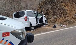 Erzincan Cezaevi'nde yakını ziyaret edenler Pülümür'de kaza yaptı: 1 ölü 4 yaralı