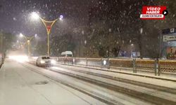 Erzincan’da Gece Başlayan Şiddetli Kar Yağışı Şehri Beyaza Bürüdü