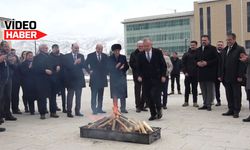 Erzincan'da kar altında bahar karşılandı