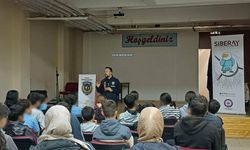 Erzincan polisi okullarda...