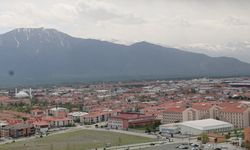 Türkiye'de patlarken Erzincan'da konut balonları hala uçuyormuş