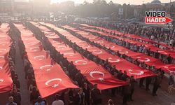 Erzincan’da dev Türk Bayrağı taşındı