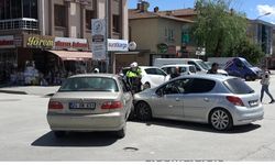 Erzincan’da kontrolsüz kavşakta trafik kazası