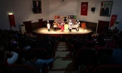 Erzincan'da öğretmenler ayakta alkışlandı