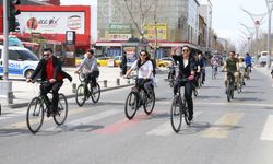 Erzincan’da pedallar sağlık için dönüyor
