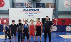 Erzincan’ın minik pehlivanları Türkiye arenasında!