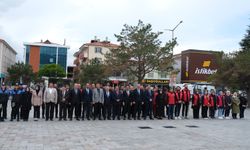Erzincan'da Gençlik Haftası çelenk töreniyle başladı!