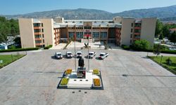 Erzincan Belediyesi yeni kamyonetlerini sergiledi
