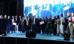 Erzincan’da “Canlı Sesler” yarışmasının şampiyonu Mukaddes Gizem Canbaba!