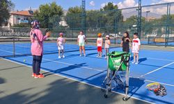 Erzincan’da öğrencilerin tenis eğitimi başladı