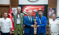 Erzincan’ın başarılı öğrencilerinden Rektör Levent’e ziyaret