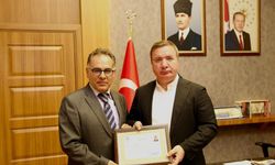 Vali’den Dr. Mahmut Yılmaz’a takdirname