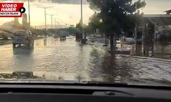 Erzincan’da ani sağanak sürücülere zor anlar yaşattı