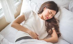 Karın ağrısına ne iyi gelir? Karın ağrısı nasıl geçer?