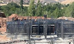 TOKİ inşaatında ilk bloğun betonları dökülüyor...