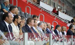 Protokol tribünde: Erzincan’ın zirvesi 24 Erzincanspor için tek yürek