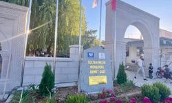 Kemah'ta Sultan Melik Türbesi'nin çevresi yenilendi