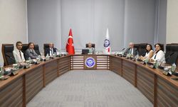 Erzincan Üniversitesi Üst Yönetimi memnuniyet için toplandı..