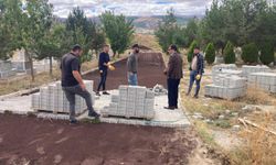 Çayırlı'da belediye mezarlık yollarına girişti...