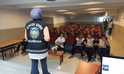 Erzincan’da çocuk polisi bilgilendiriyo