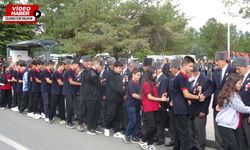 Erzincan’da öğrenciler gazilerle el ele