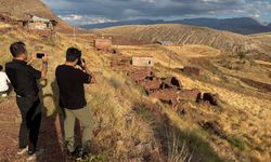 Erzincan'da sessizliğe bürünen köy, fotoğrafçıların yeni rotası