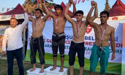 Erzincanlı sporcular Uluslararası Karakucak Güreşleri’nden derecelerle döndü