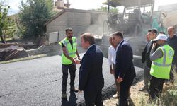 Erzincan İl Özel İdaresi o köyün yolunu asfaltlıyor...