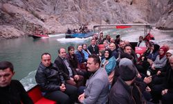 Vali Aydoğdu Karanlık Kanyon’da tekne turunda...