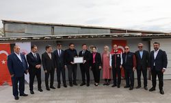 Erzincan'da ilk ari işletmenin tabelası Vali Aydoğdu tarafından asıldı...