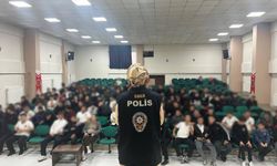 Çocuk polisi öğrencileri bilgilendirdi