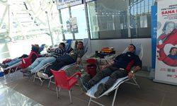 Erzincan havalimanı personelinden Kızılay’a anlamlı destek