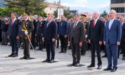 Erzincan'da çelenk sunma programı