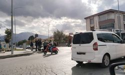 Erzincan’da kontrolsüz kavşakta motor kazası