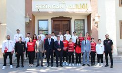 Erzincan'ın milli sporcularından valiliğe ziyaret