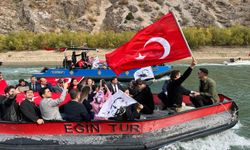 Kemaliye Karanlık Kanyon’da Türk Bayrağı korteji