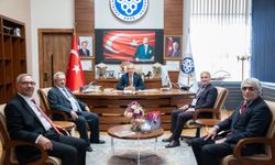 Rektör Levent, akademisyen ve yazarları makamında kabul etti