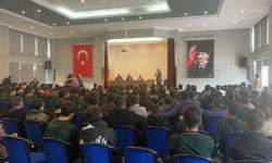 Ünlü oyuncular Erzincan’da öğrencilerle buluştu