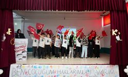 Çocuklara en güzel hediye Üzümlü'de verildi...