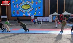 Erzincan’da çocuklar Kızılay Meydanı’nı şenlik alanına çevirdi!